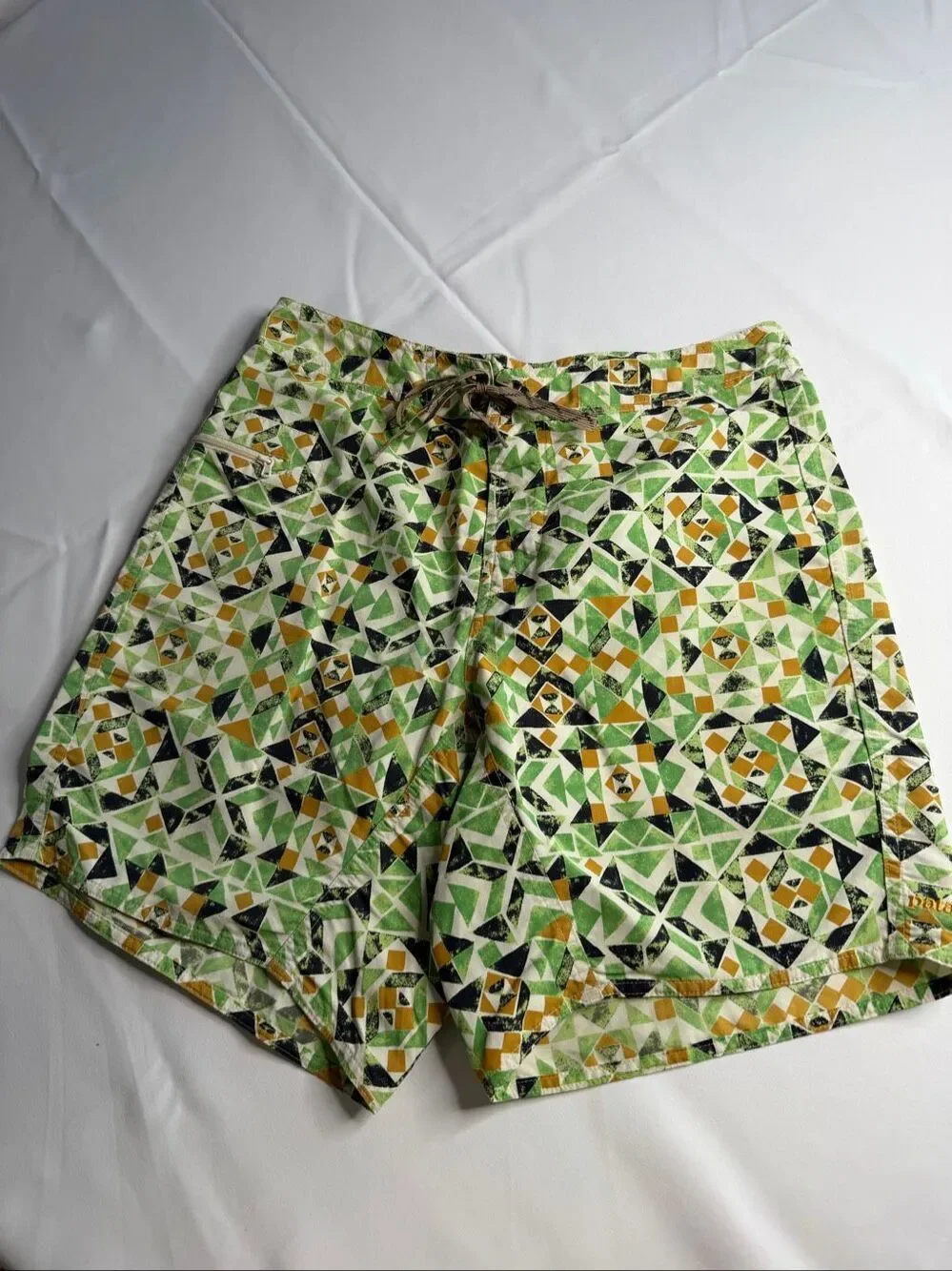 Patagonia Men’s Wavefarer Nylon Board Shorts Green Brown White Geometric Size 32
